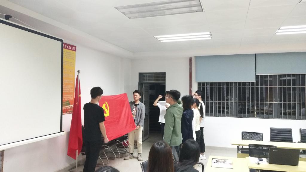 sunbet申搏举行预备党员入党宣誓仪式暨讨论表决发展对象支部大会2.jpg