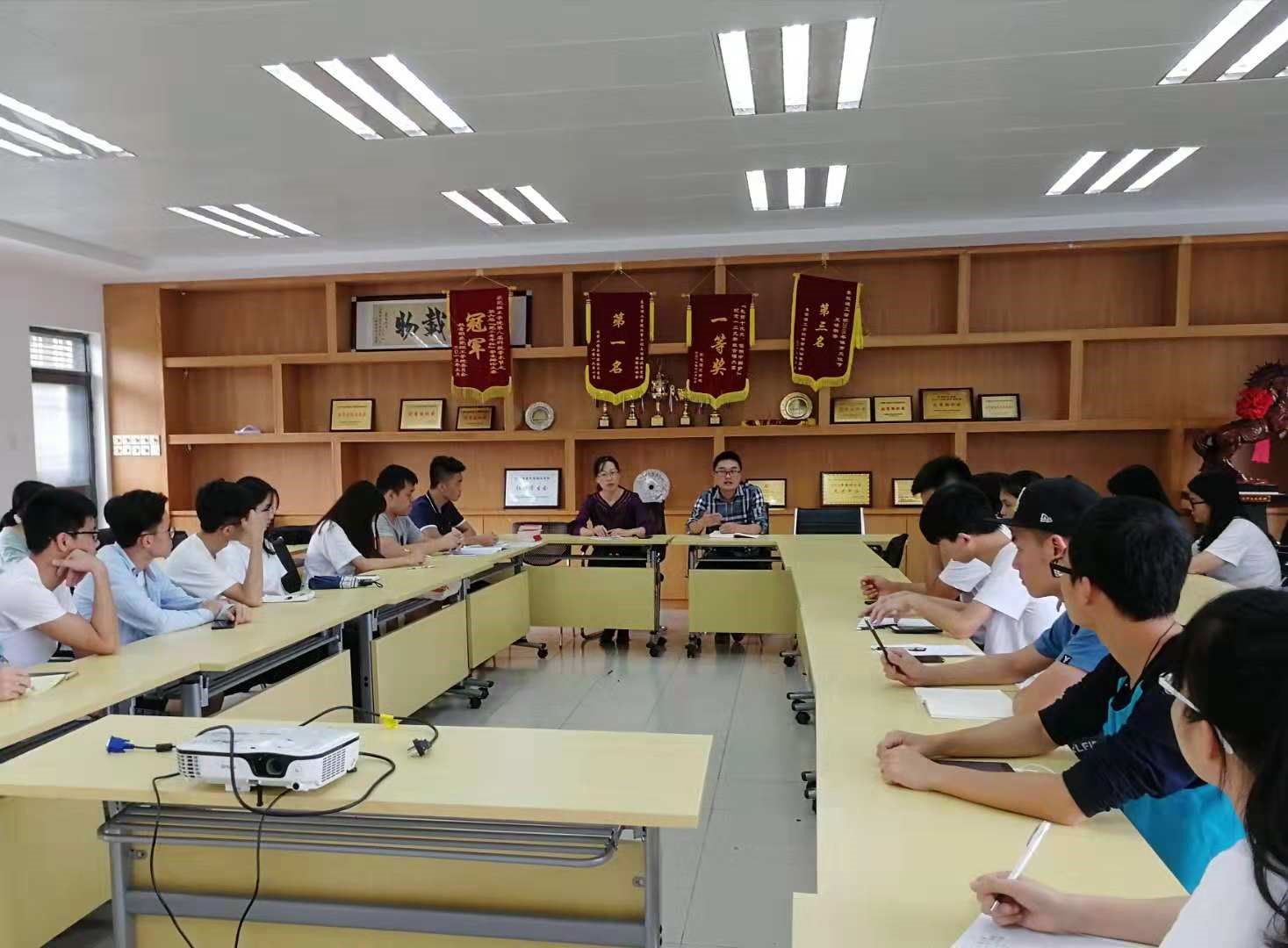 sunbet申搏召开第49期校党课培训动员会议1.jpg