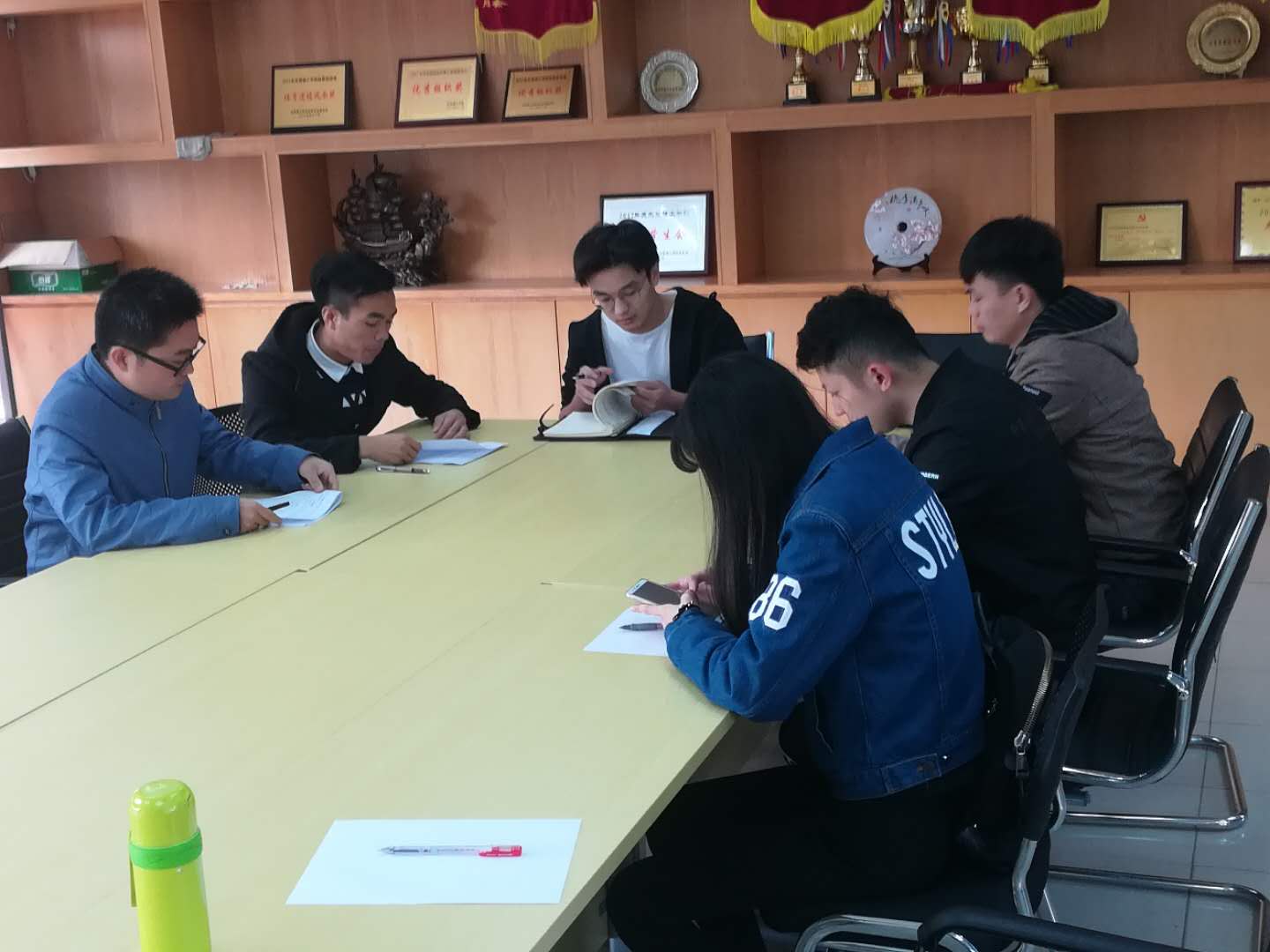 sunbet申搏学生党支部召开支部委员扩大会议.jpg