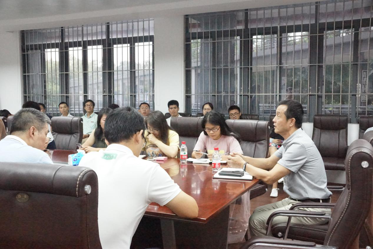 sunbet申搏召开全体班主任政治学习和工作部署会.png