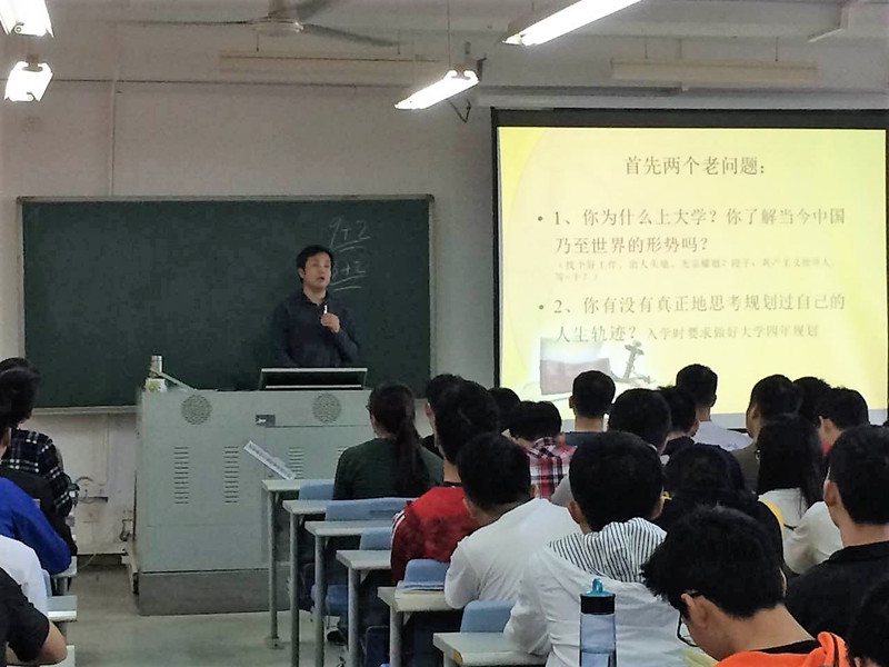 sunbet申搏党总支书记君光为学生上新学期思政第一课09.jpg